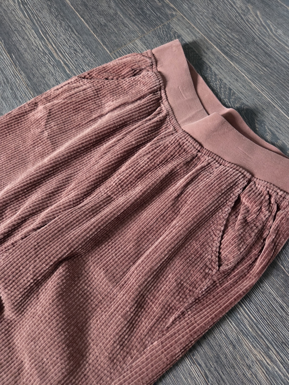 XCVI Dusty Rose Pull-On Velvet Joggers - Picture 2 of 4